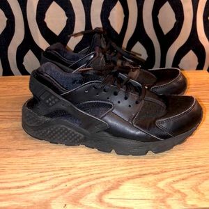 Nike Huaraches 8.5 Black